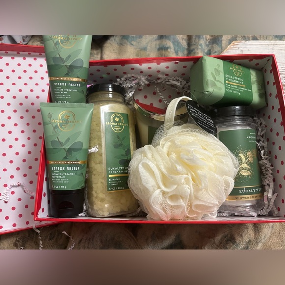 Bath & Body Works Eucalyptus Spearmint Relaxation Set - Picture 2 of 2